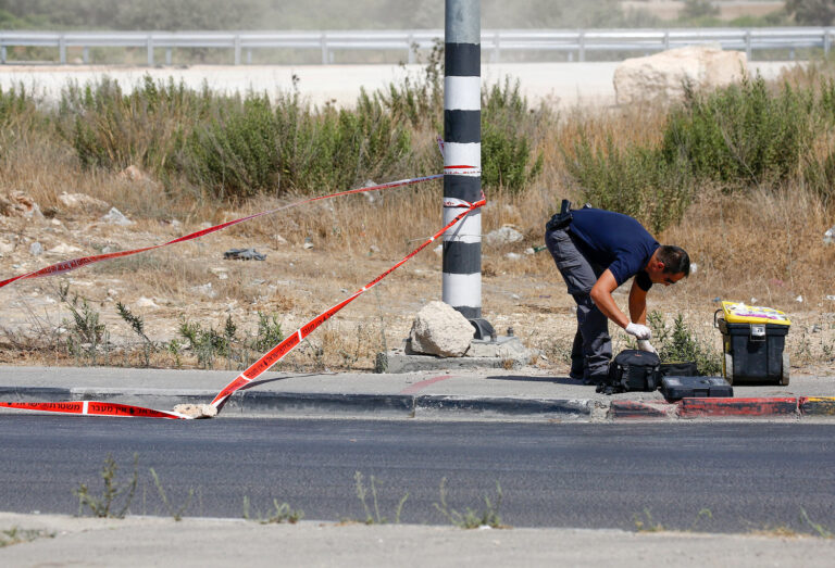 Palestinian terrorist attempts to stab soldiers, shot dead