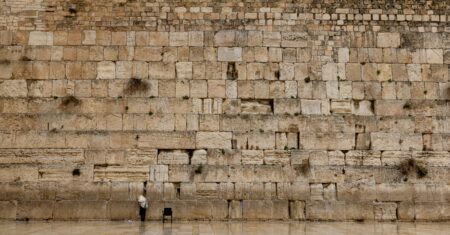 Netanyahu Prays for Trump at Western Wall